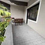 슐로삼 아파트 *
