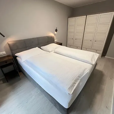 슐로삼 아파트 *